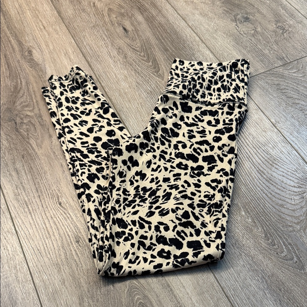 Le Lis Womens Leopard Print Leggings